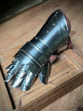Medieval Steel Gauntlet